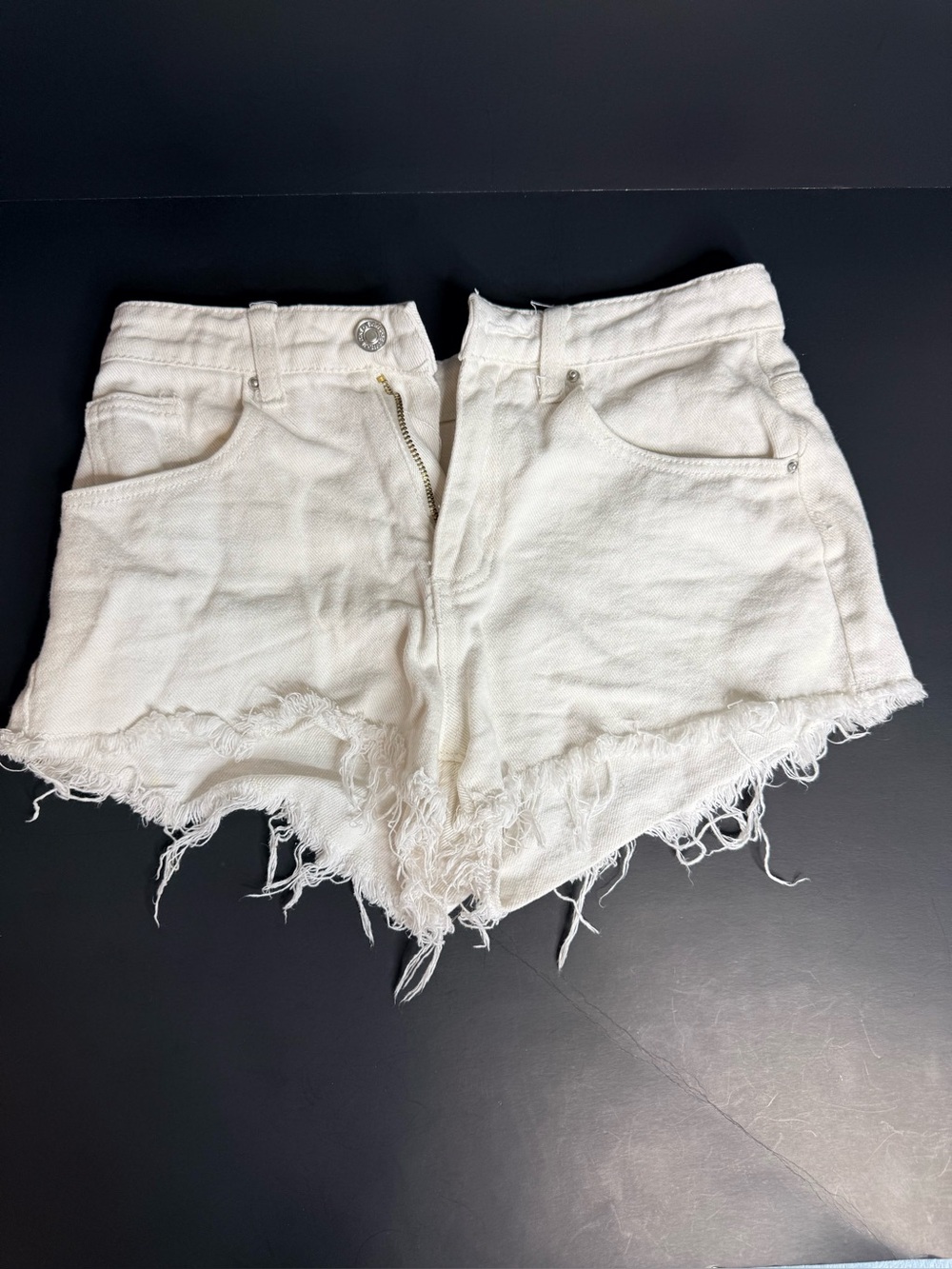 SHEIN Women’s White Distressed Denim Shorts XS US 2 High Rise Frayed Cutoff.